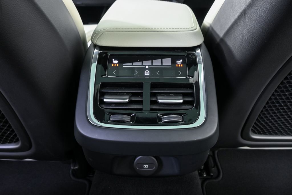 Used 2025 Volvo V60 B5 Cross Country Ultra image 21