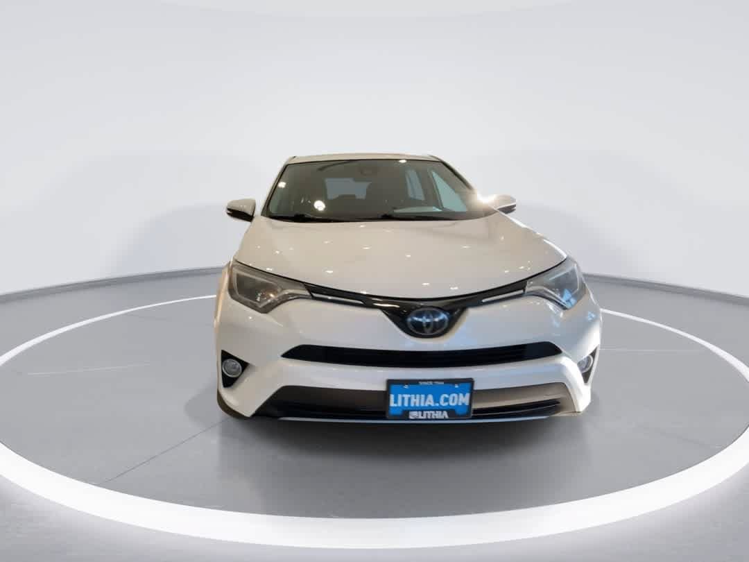 Used 2018 Toyota RAV4 XLE AWD/4WD image 3