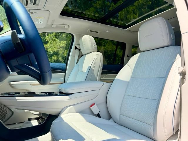 Used 2026 Buick Enclave Avenir w/ Super Cruise Package FWD image 27