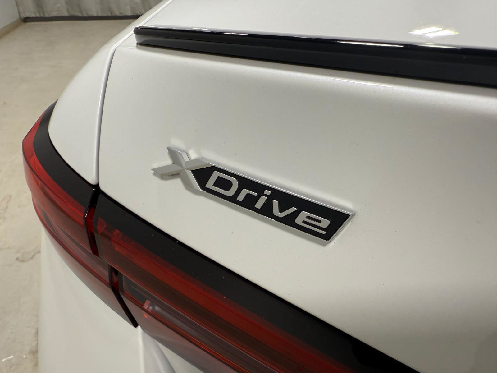 Certified 2026 BMW 550e xDrive w/ Premium Package AWD/4WD image 21