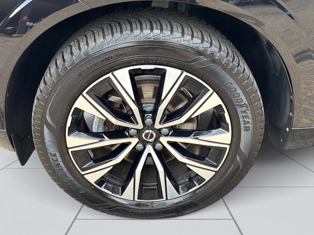 Used 2023 Volvo XC60 B5 Plus FWD image 12