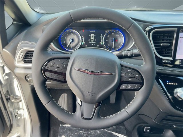 New 2026 Chrysler Pacifica Select image 16
