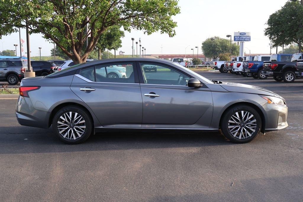 Used 2025 Nissan Altima 2.5 SV FWD image 10