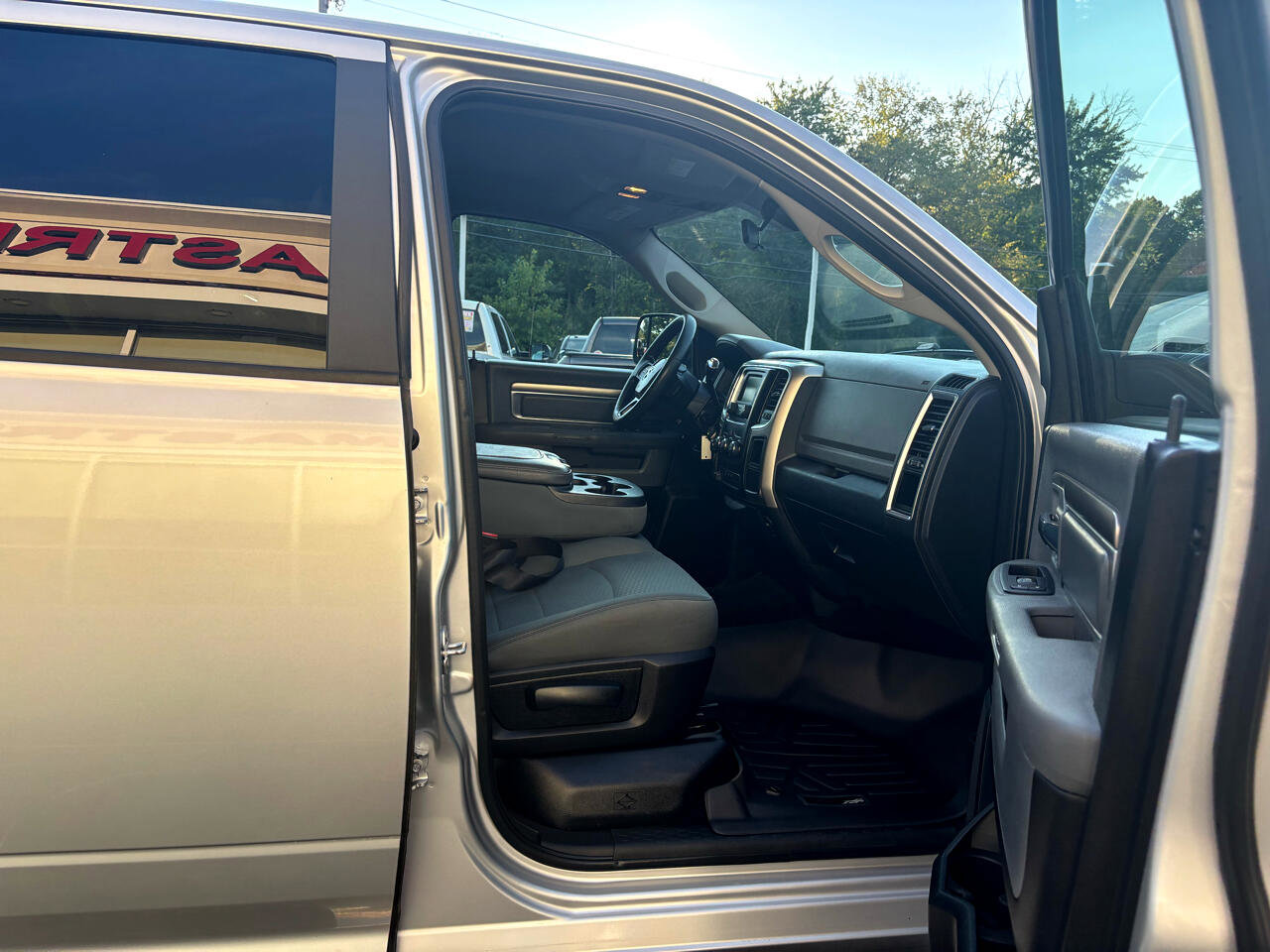 Used 2017 RAM 2500 SLT image 34