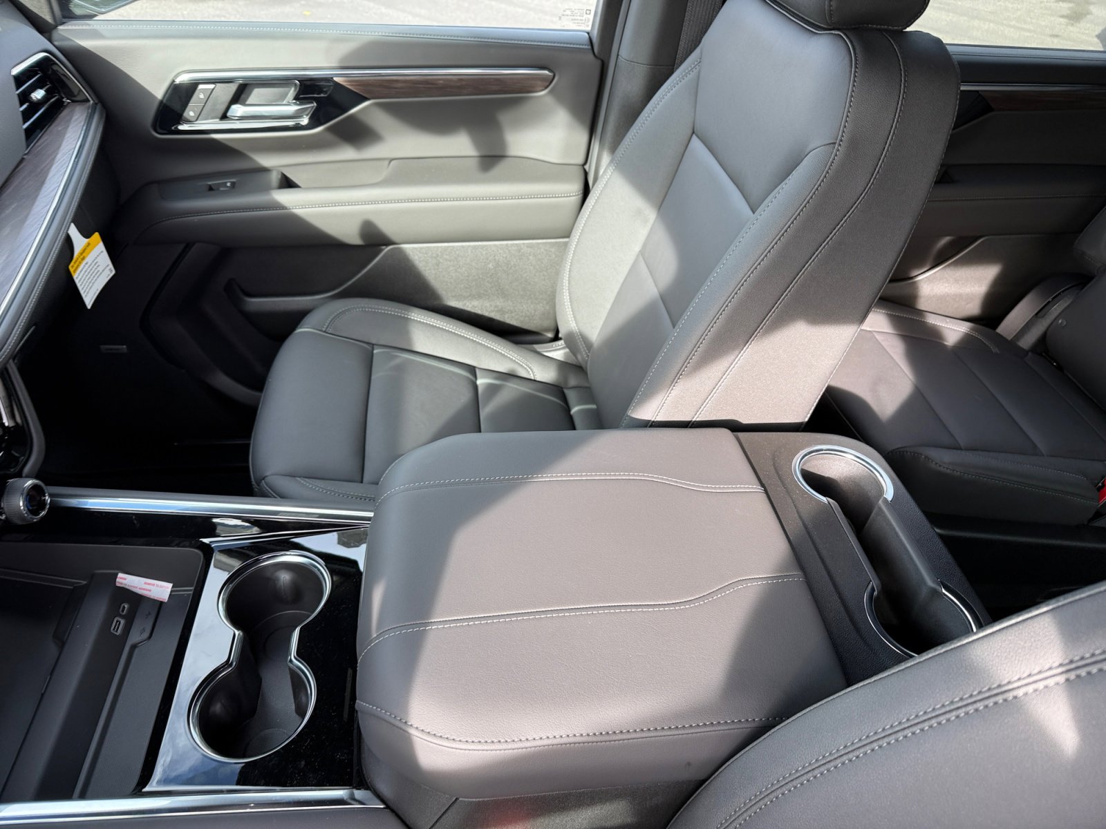 New 2026 Chevrolet Suburban Z71 image 14