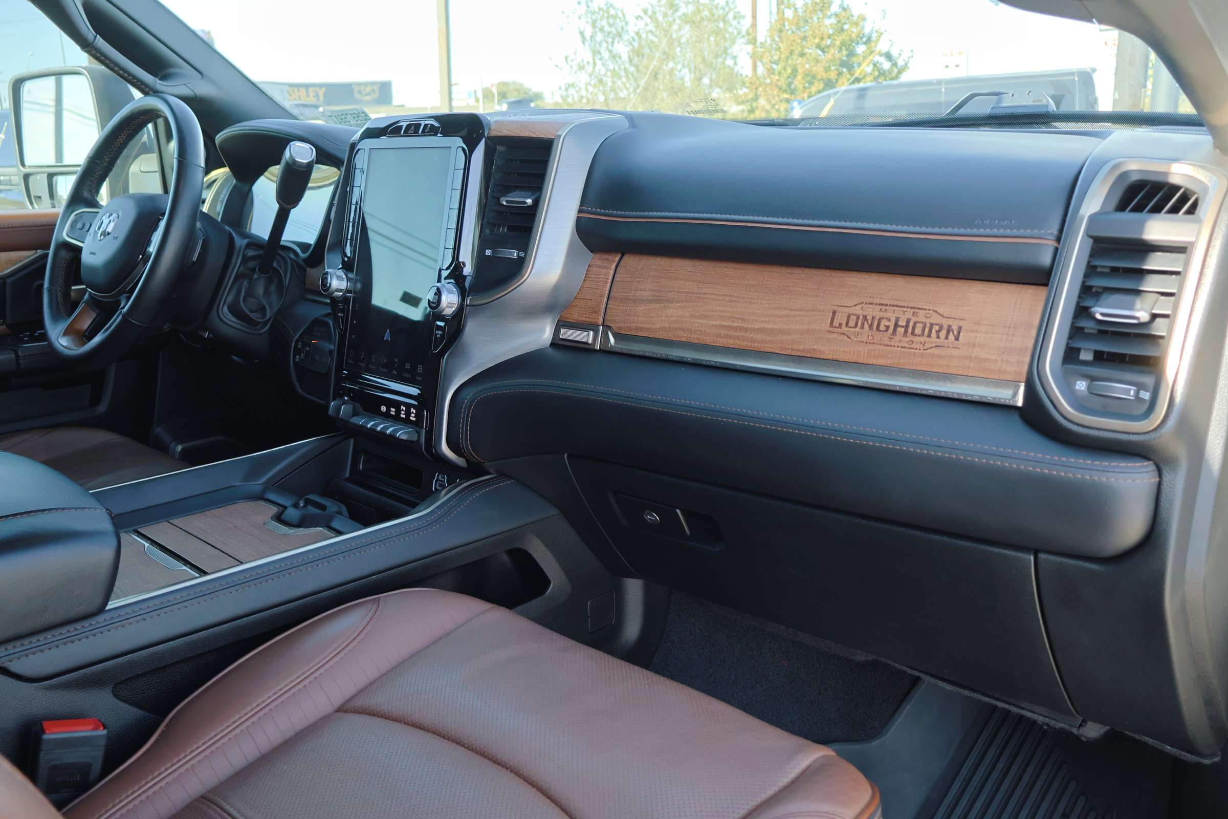 Used 2024 RAM 2500 Limited w/ Towing Technology Group image 32