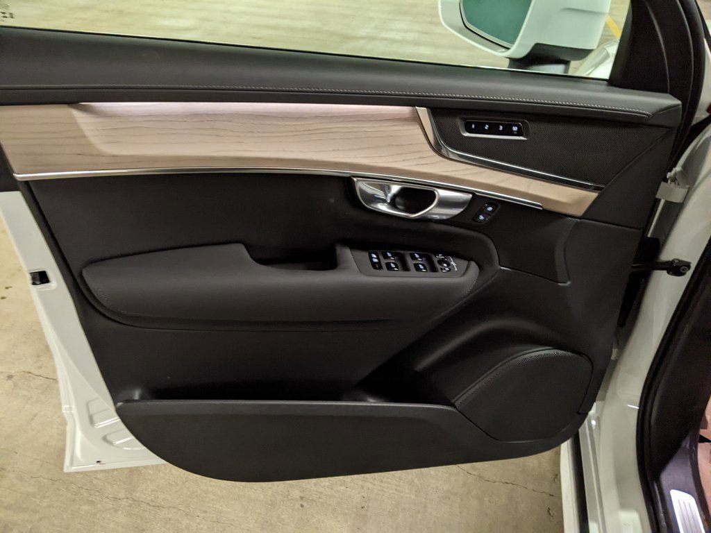 New 2025 Volvo XC90 T8 Core w/ Climate Package image 9