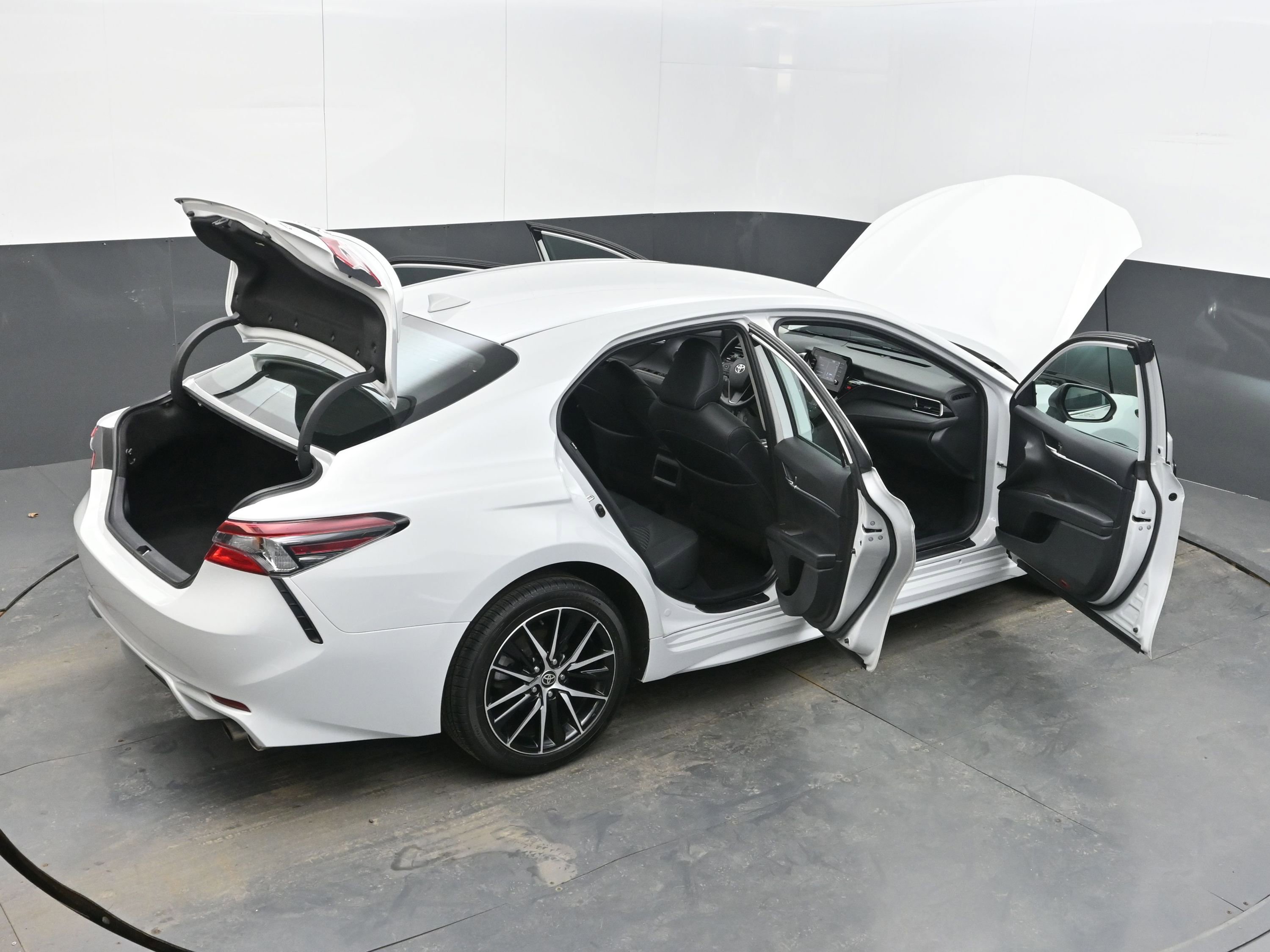 Used 2024 Toyota Camry SE image 46