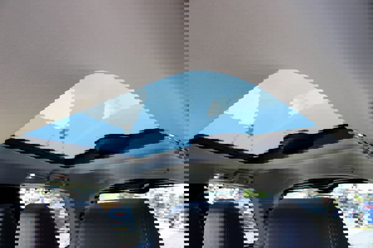 Used 2019 Land Rover Discovery HSE image 36