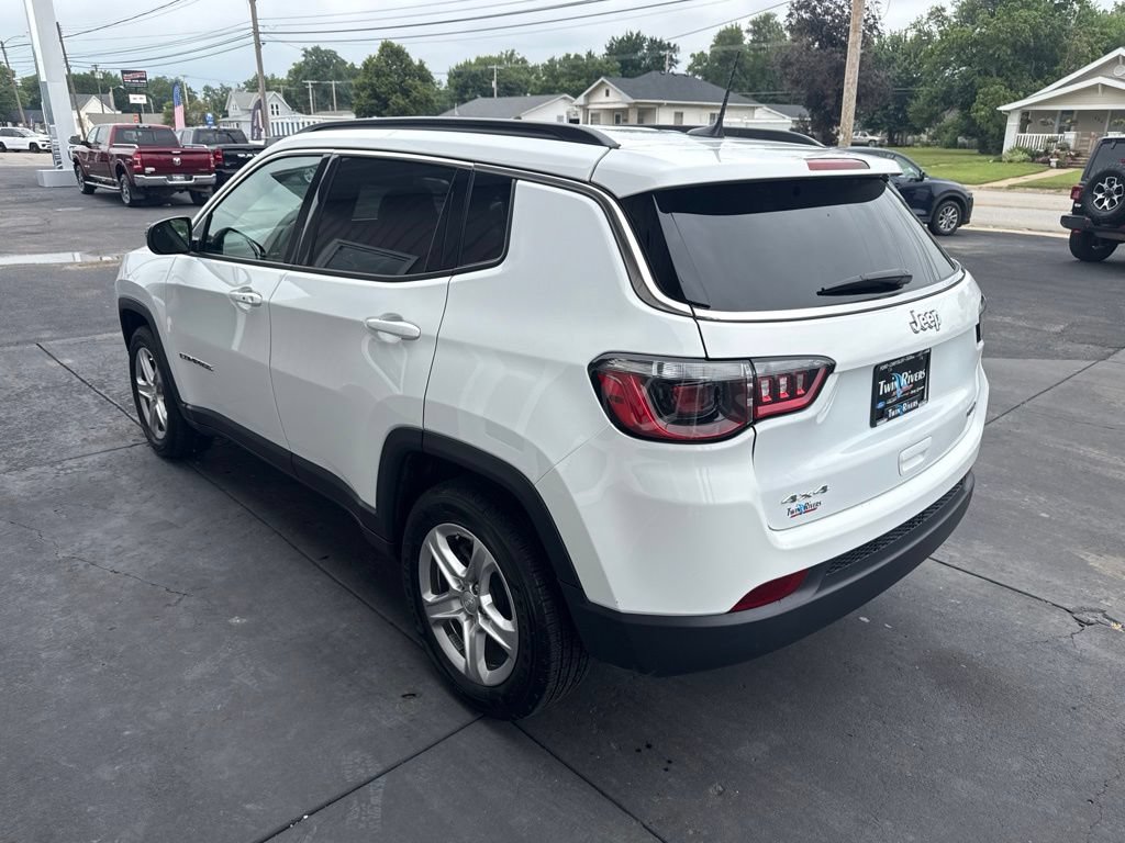 Used 2023 Jeep Compass Latitude w/ Convenience Group AWD/4WD image 5