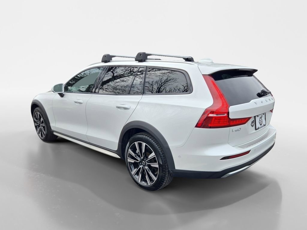 Certified 2024 Volvo V60 B5 Cross Country Ultimate image 2