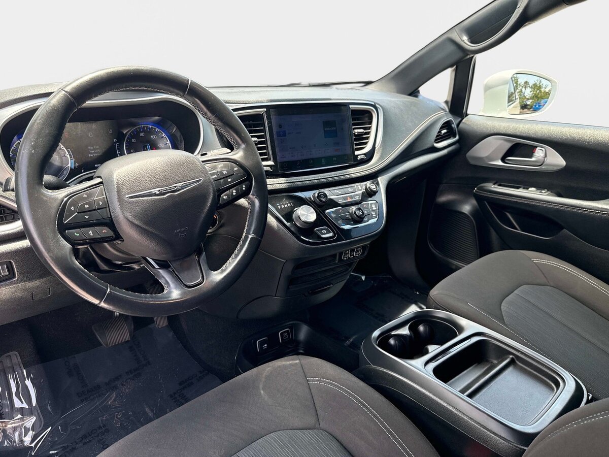 Used 2021 Chrysler Pacifica Touring w/ S Appearance Package FWD image 14