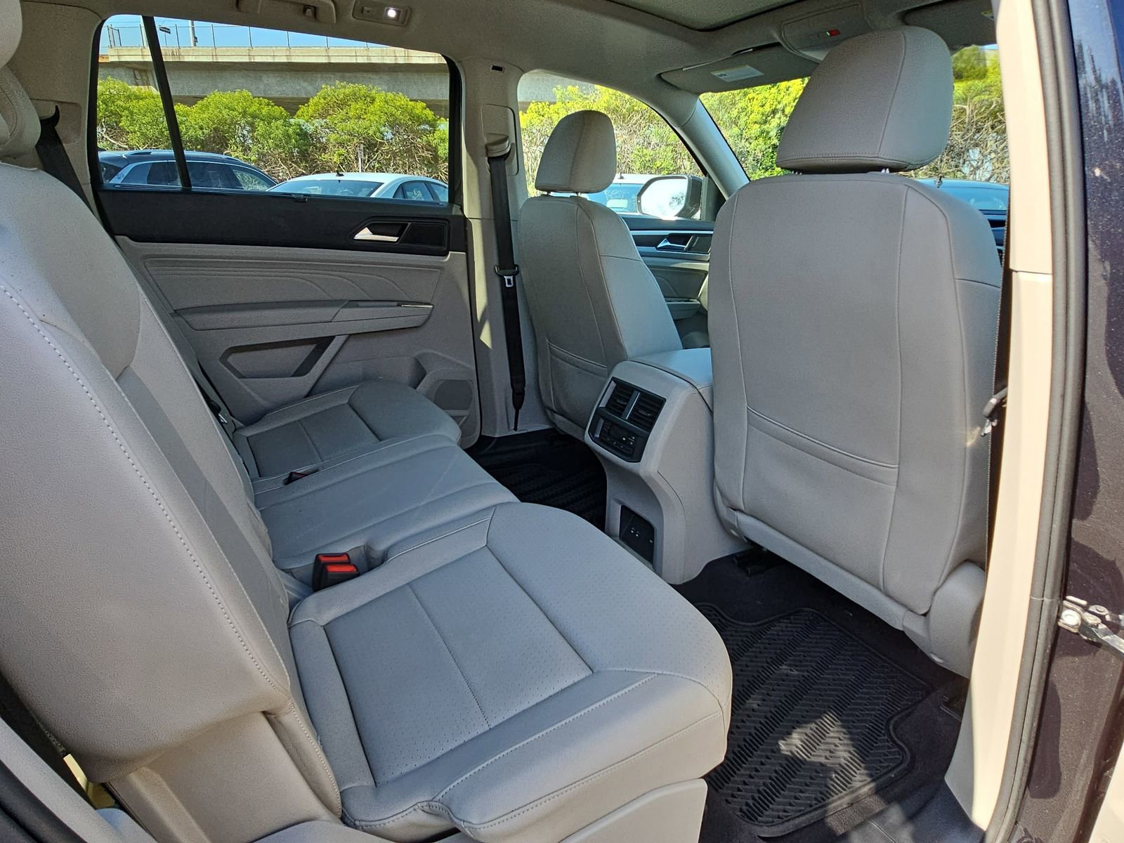 Used 2023 Volkswagen Atlas SE w/ Panoramic Sunroof Package FWD image 11