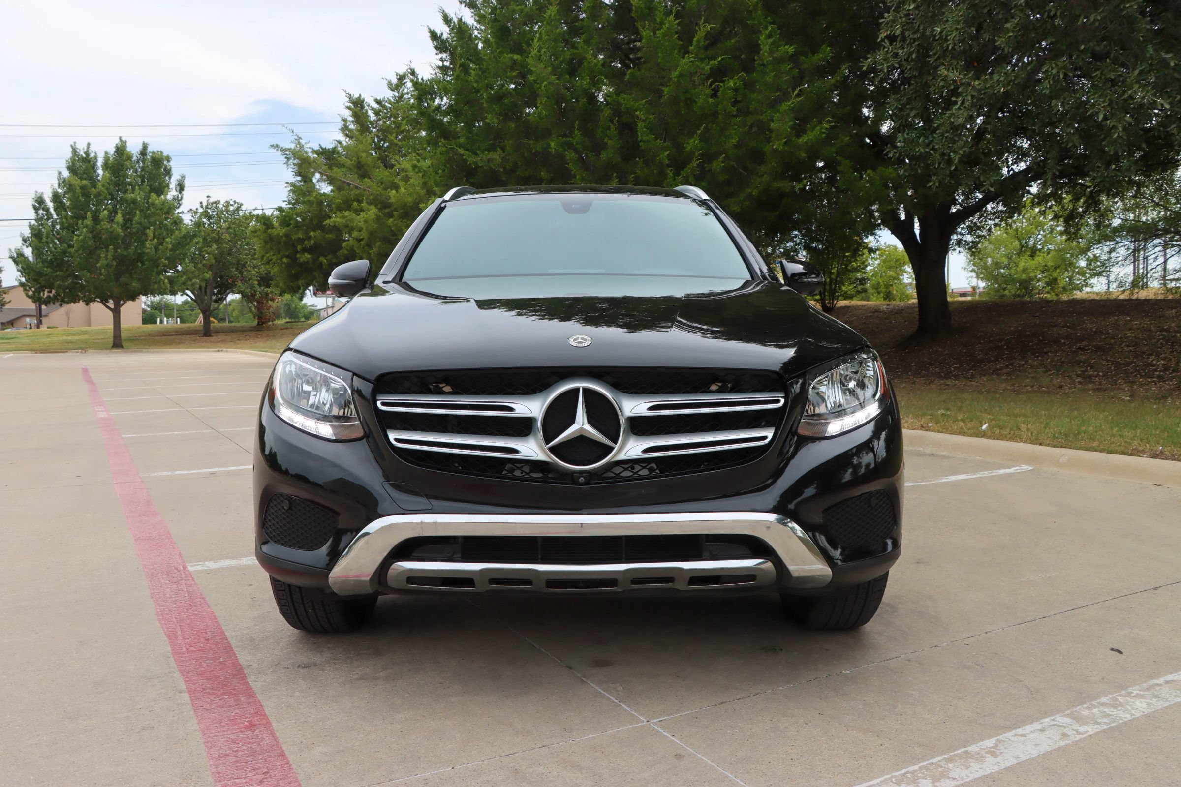 Used 2018 Mercedes-Benz GLC 300 w/ Multimedia Package image 2