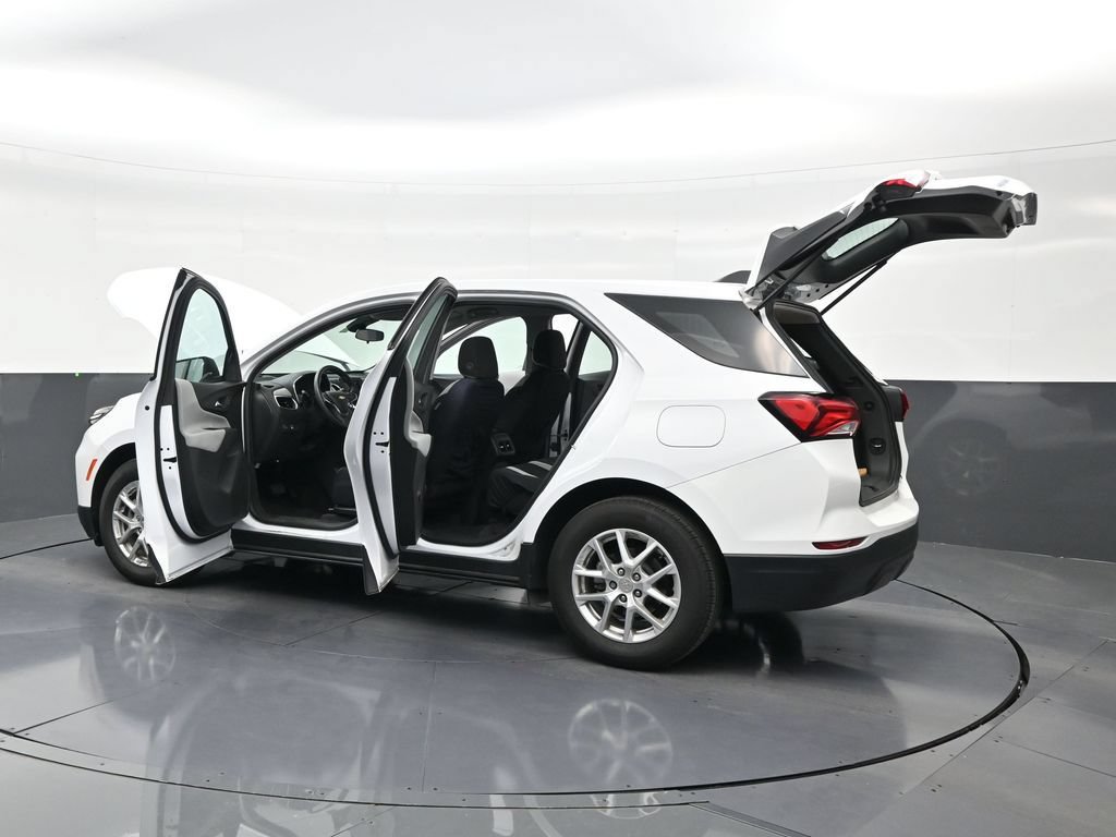 Used 2024 Chevrolet Equinox LS FWD image 31
