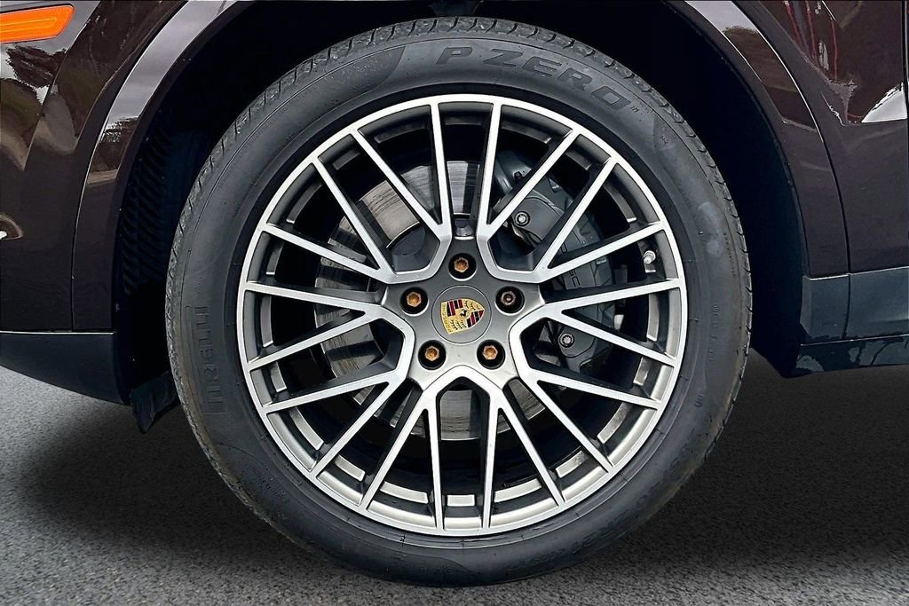 Used 2023 Porsche Cayenne S Platinum image 30