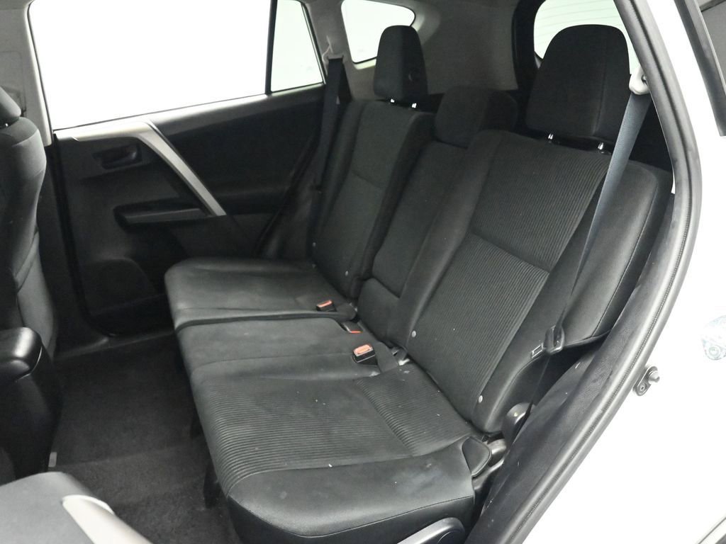 Used 2016 Toyota RAV4 LE image 15
