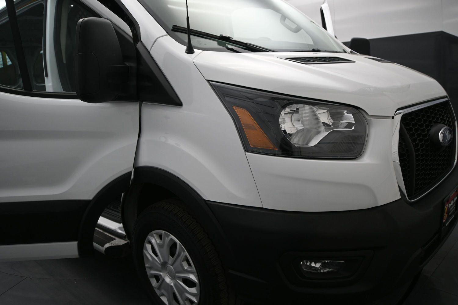 Used 2024 Ford Transit 250 Low Roof w/ Exterior Upgrade Package RWD image 14