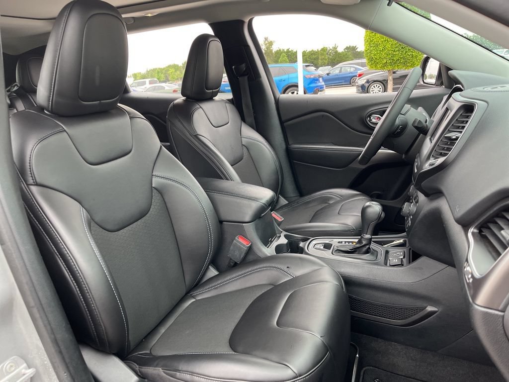 Used 2020 Jeep Cherokee Latitude Plus FWD image 29