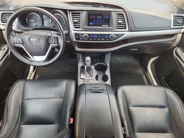 Used 2014 Toyota Highlander XLE AWD/4WD image 20