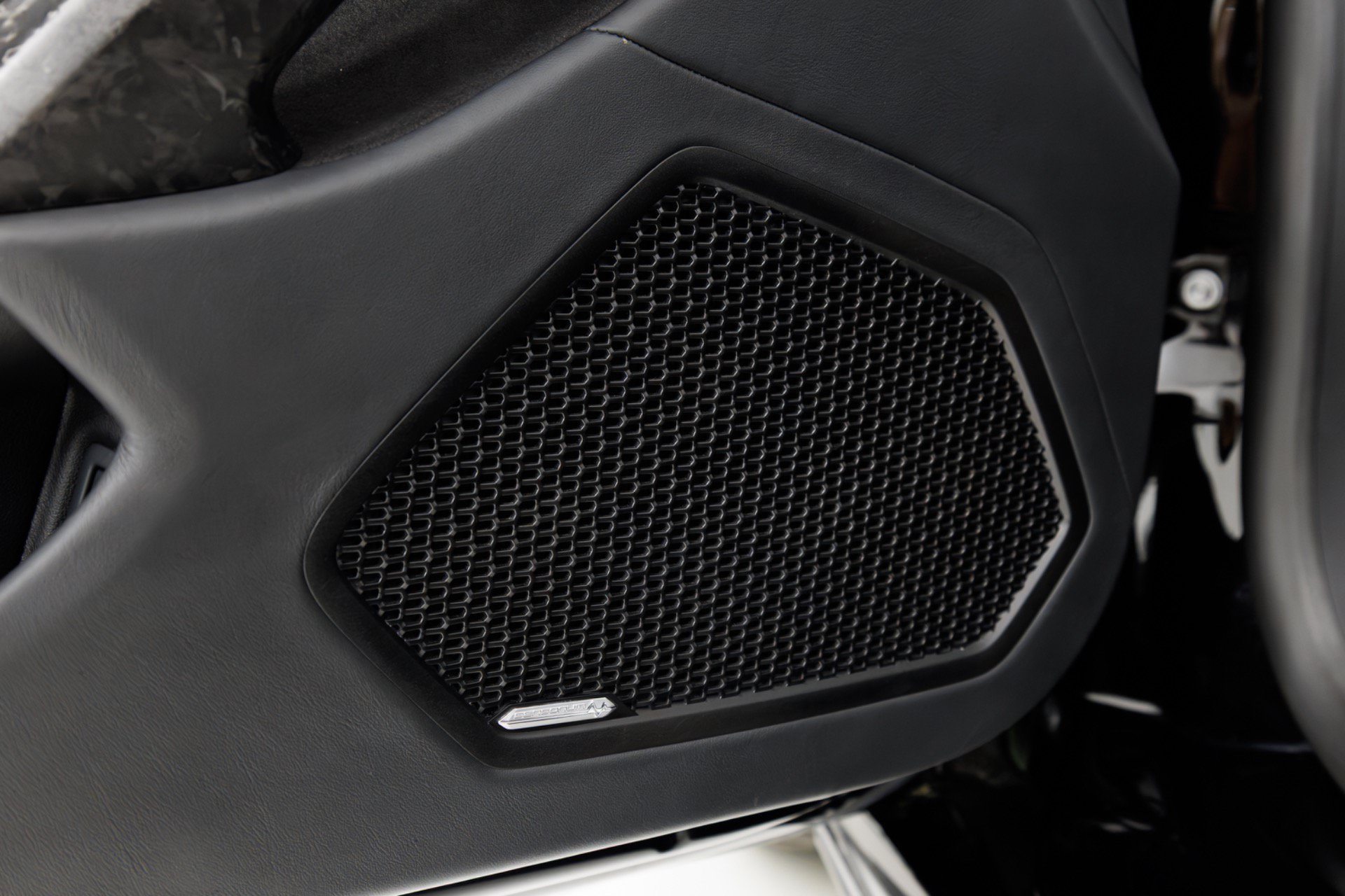 Used 2021 Lamborghini Huracan EVO RWD image 34