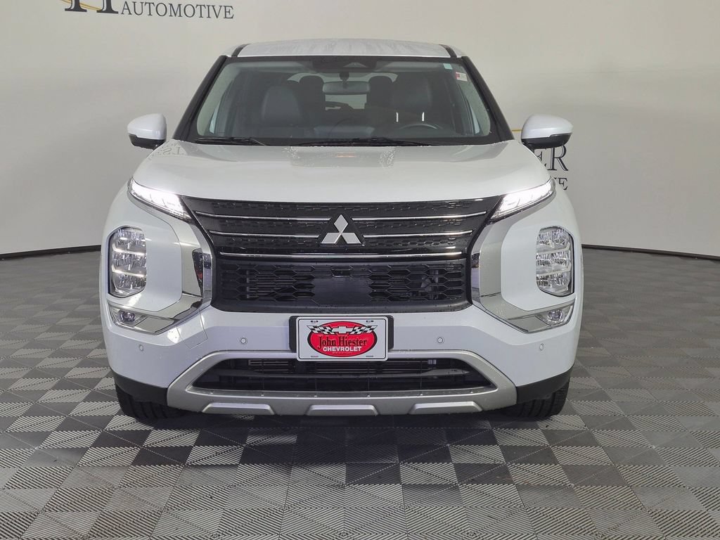 Used 2023 Mitsubishi Outlander SE FWD image 3