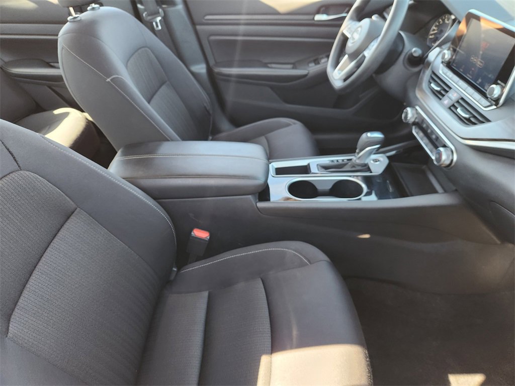 Used 2024 Nissan Altima 2.5 SV image 10