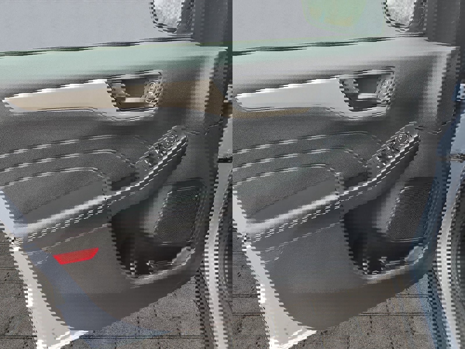 Used 2022 Ford Escape SE w/ SE Sport Appearance Package image 10