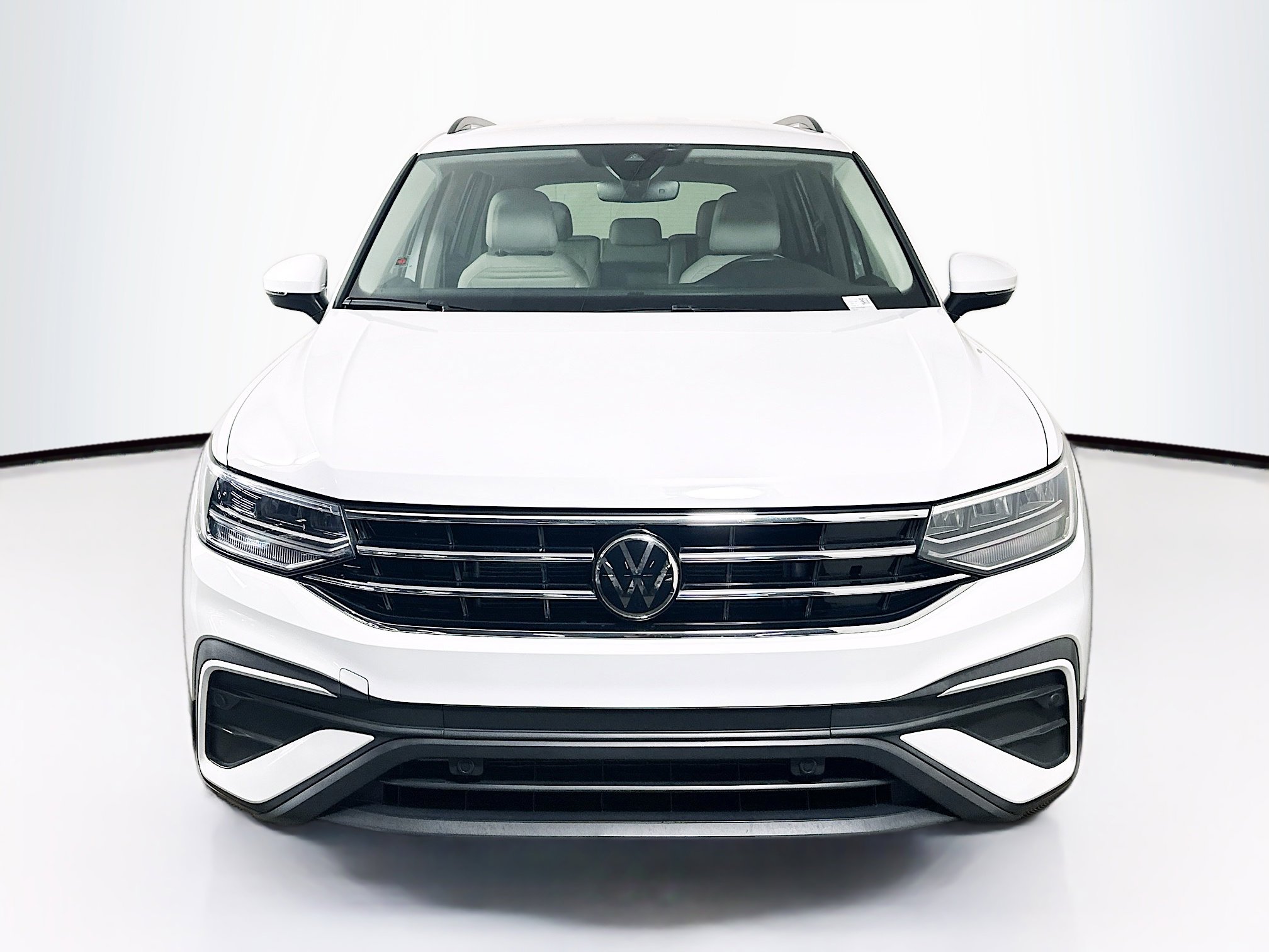 Used 2024 Volkswagen Tiguan S image 2