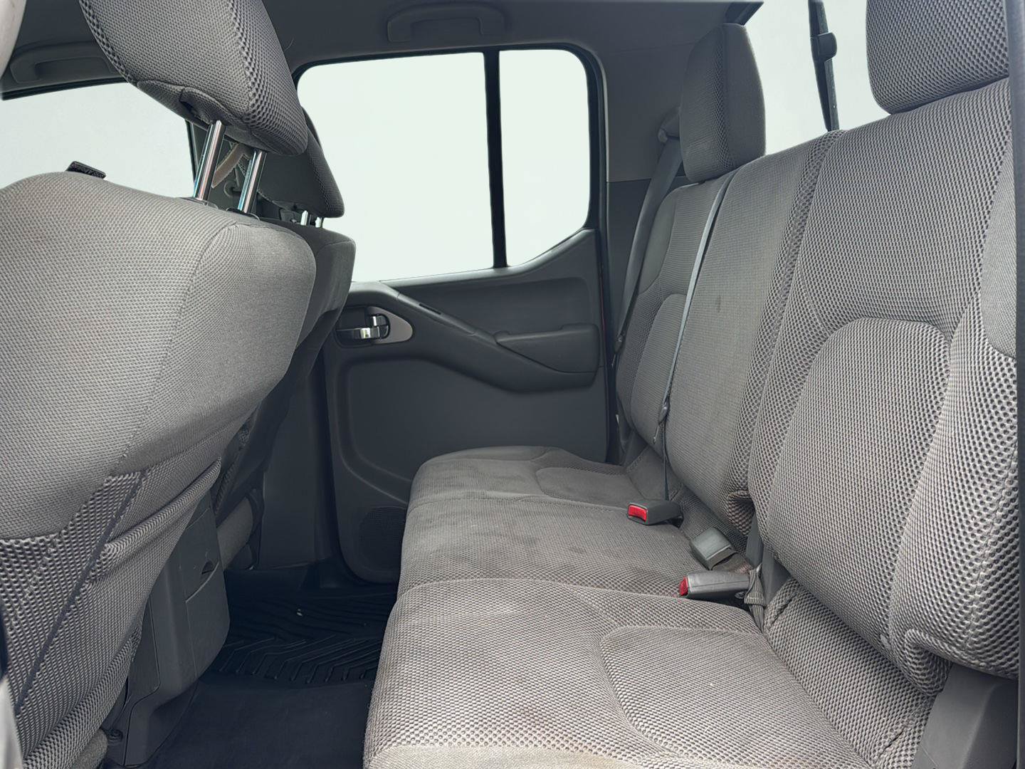 Used 2014 Nissan Frontier SV AWD/4WD image 23