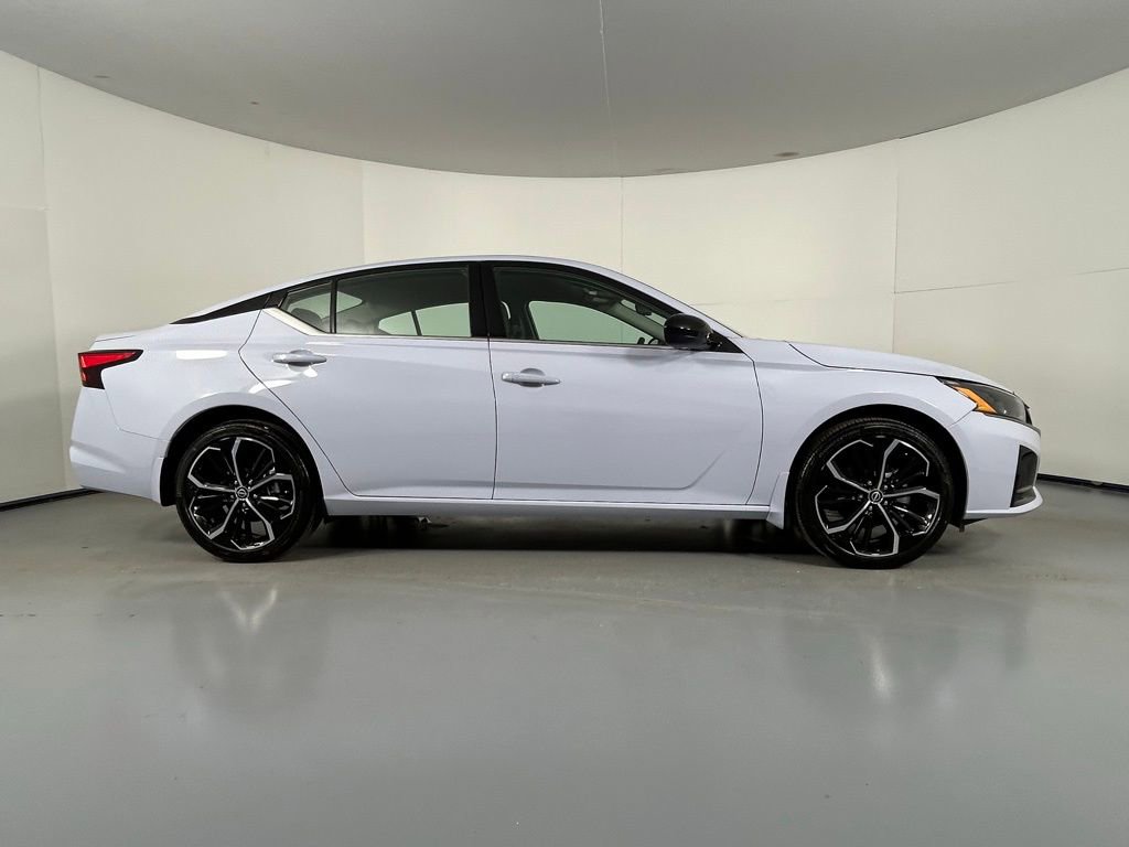 Used 2025 Nissan Altima 2.5 SR image 8