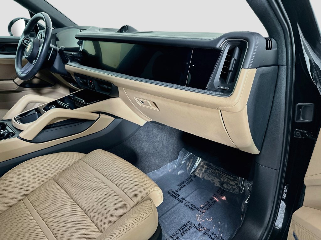 Certified 2024 Porsche Cayenne Coupe AWD/4WD image 30