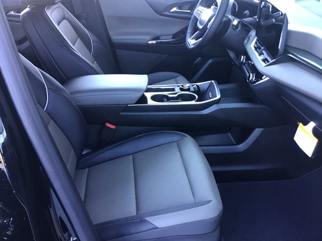 New 2026 Chevrolet Equinox LT w/ Convenience Package II image 11