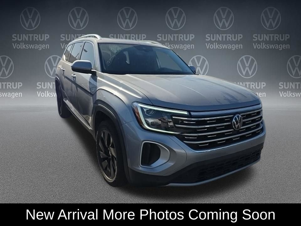 Used 2024 Volkswagen Atlas SEL AWD/4WD image 2