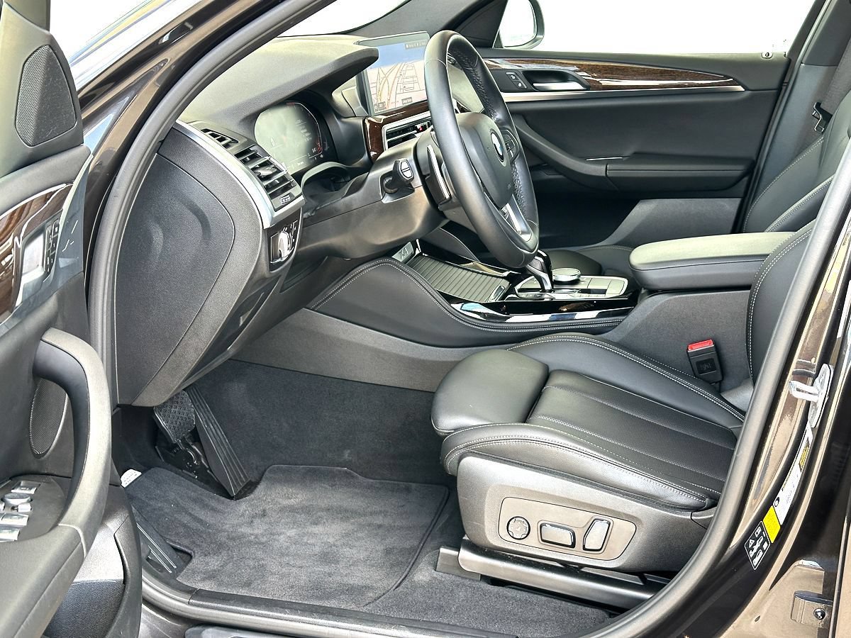 Used 2024 BMW X4 xDrive30i w/ Parking Assistance Package AWD/4WD image 10