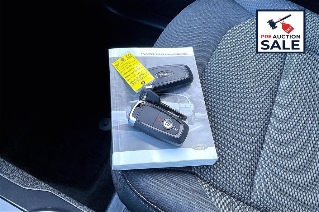 Used 2018 Ford Explorer XLT image 11