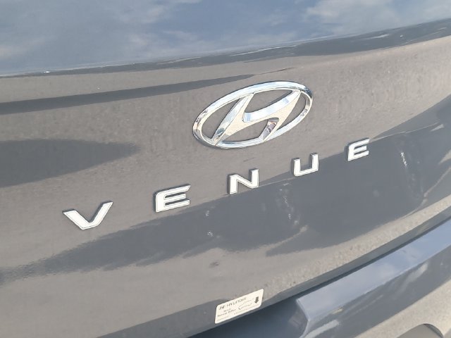Used 2025 Hyundai Venue SEL FWD image 8