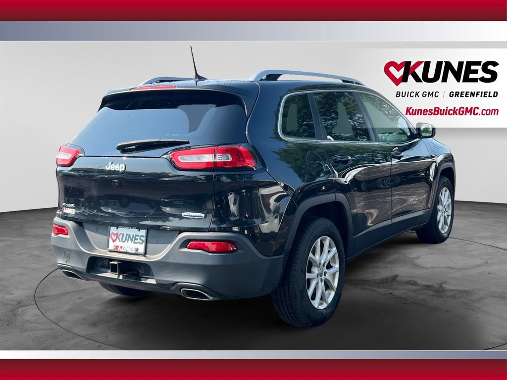 Used 2016 Jeep Cherokee Latitude w/ Cold Weather Group AWD/4WD image 10