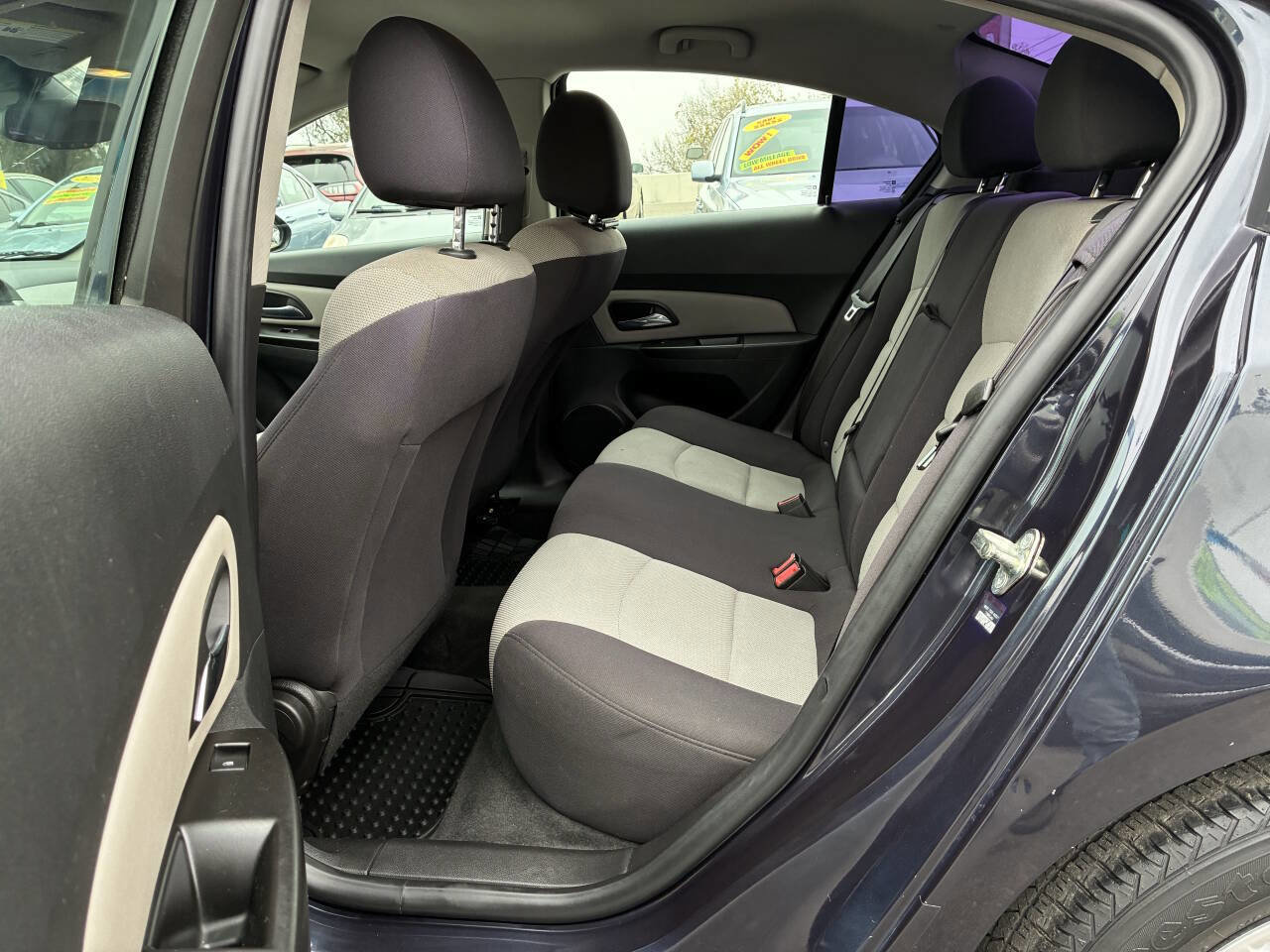 Used 2014 Chevrolet Cruze LS image 4