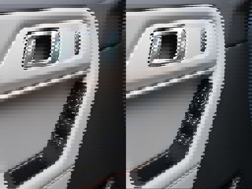 Used 2025 Ford Explorer Active w/ Active Comfort Package image 24