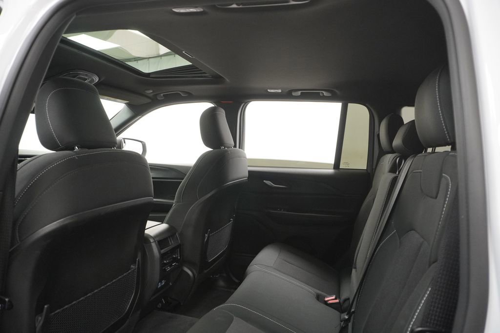 Certified 2024 Jeep Grand Cherokee Laredo X image 20