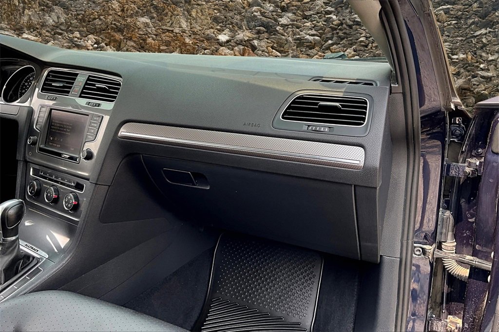 Used 2017 Volkswagen Golf Alltrack S image 14