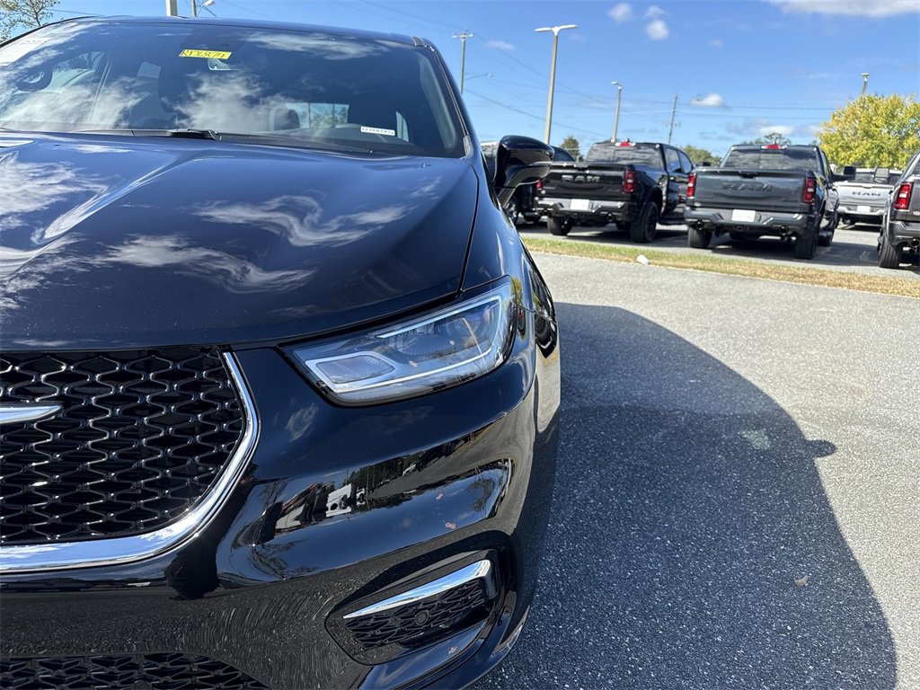 New 2026 Chrysler Pacifica Select image 9