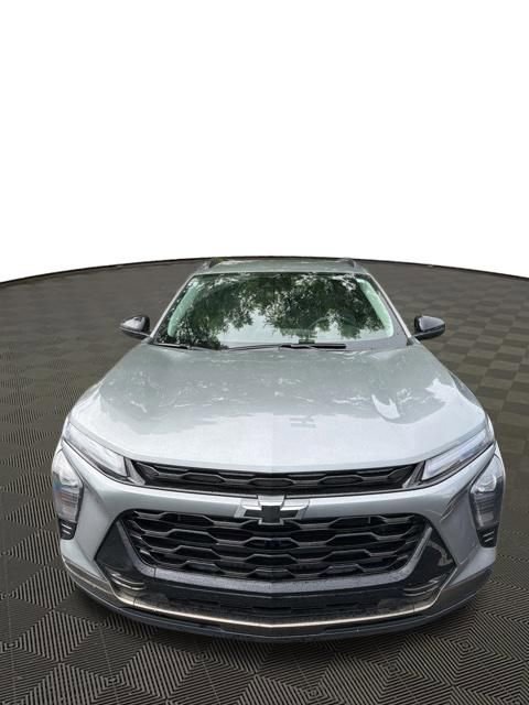 Used 2025 Chevrolet Trax ACTIV w/ Driver Confidence Package FWD image 3