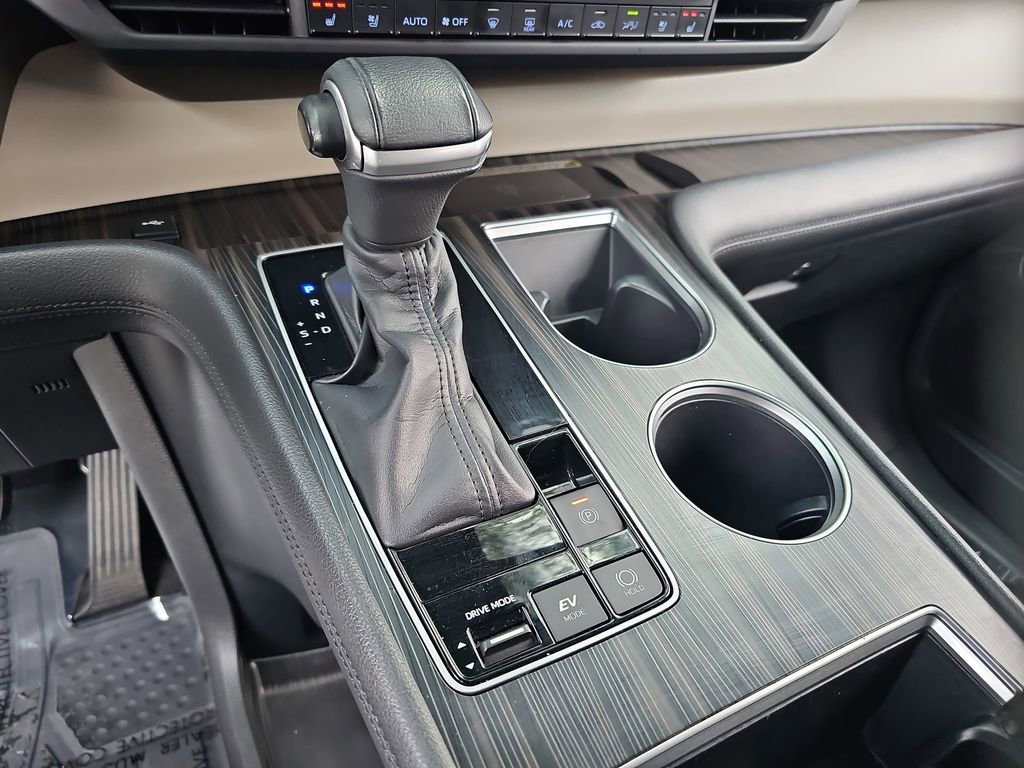 Certified 2022 Toyota Sienna Platinum image 16