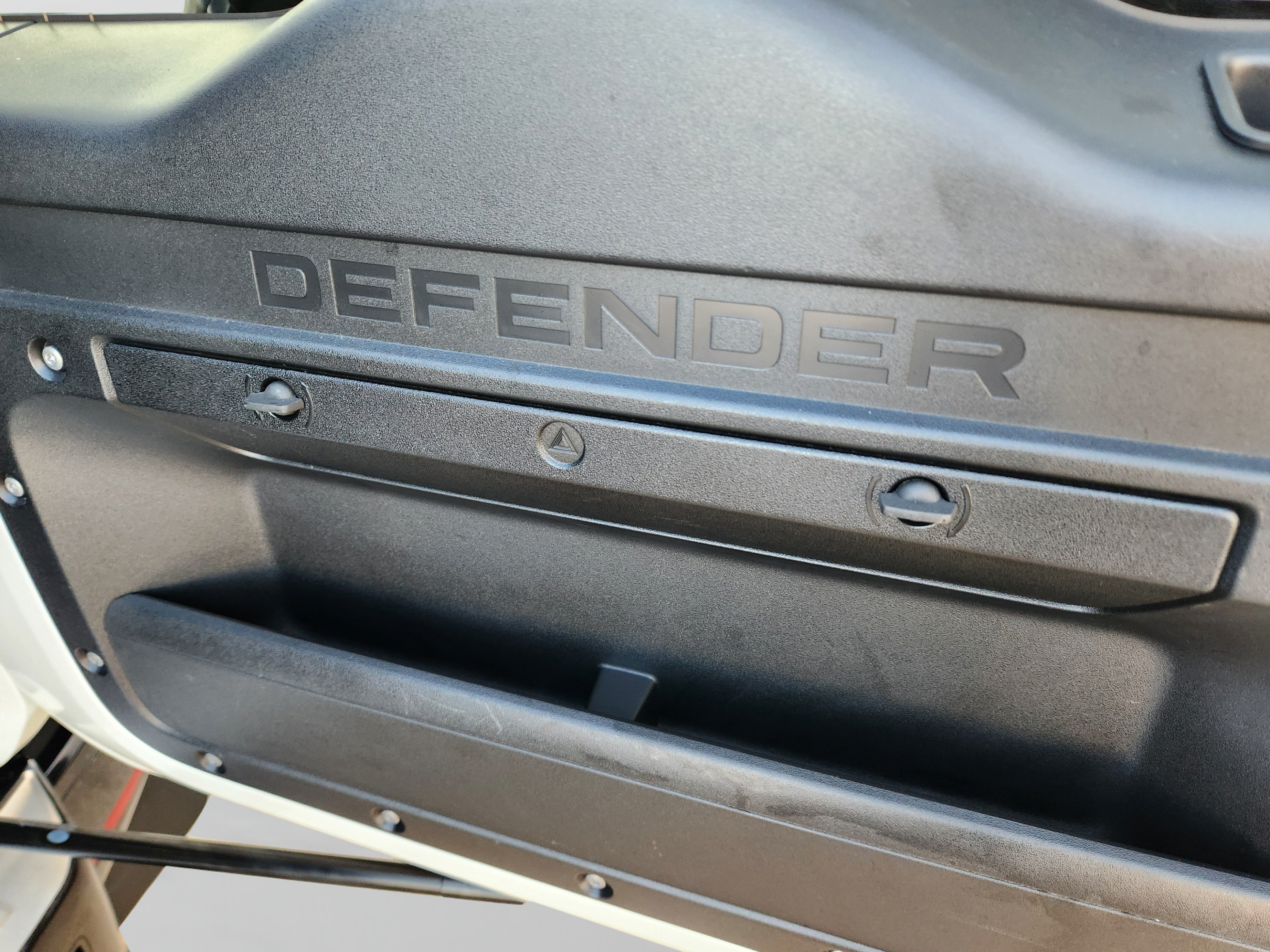 Certified 2024 Land Rover Defender 110 X-Dynamic SE AWD/4WD image 33