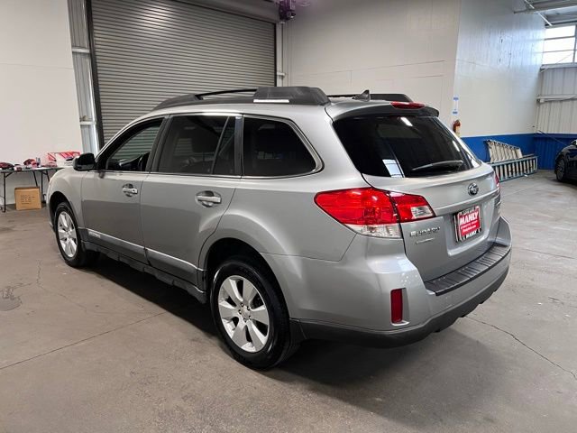 Used 2011 Subaru Outback 2.5i Limited image 3