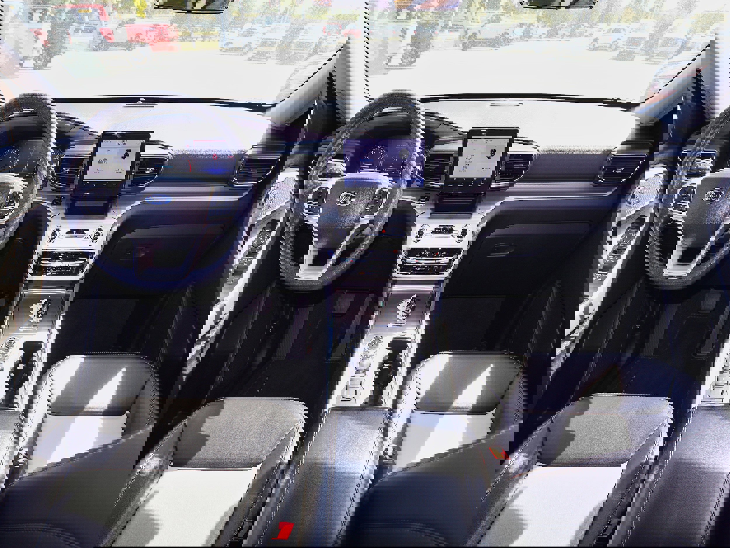 Used 2022 Ford Explorer XLT w/ Equipment Group 202A image 17