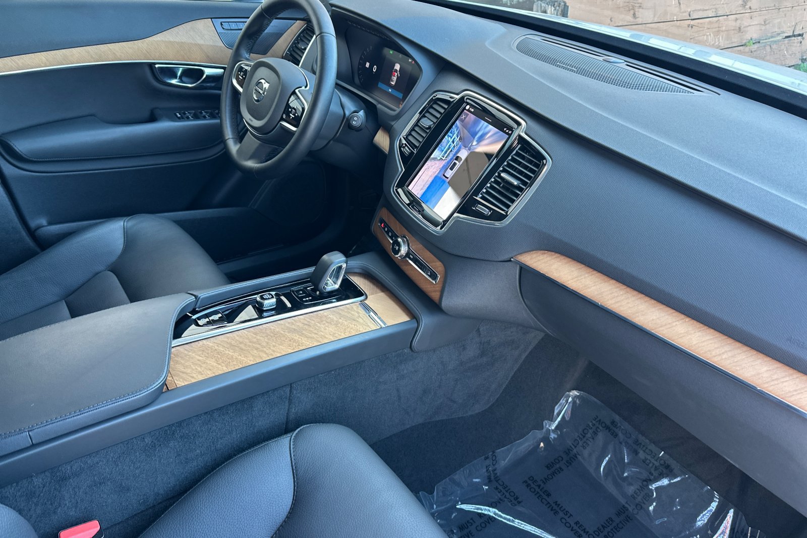 Certified 2025 Volvo XC90 T8 Plus w/ Protection Package Premier AWD/4WD image 19