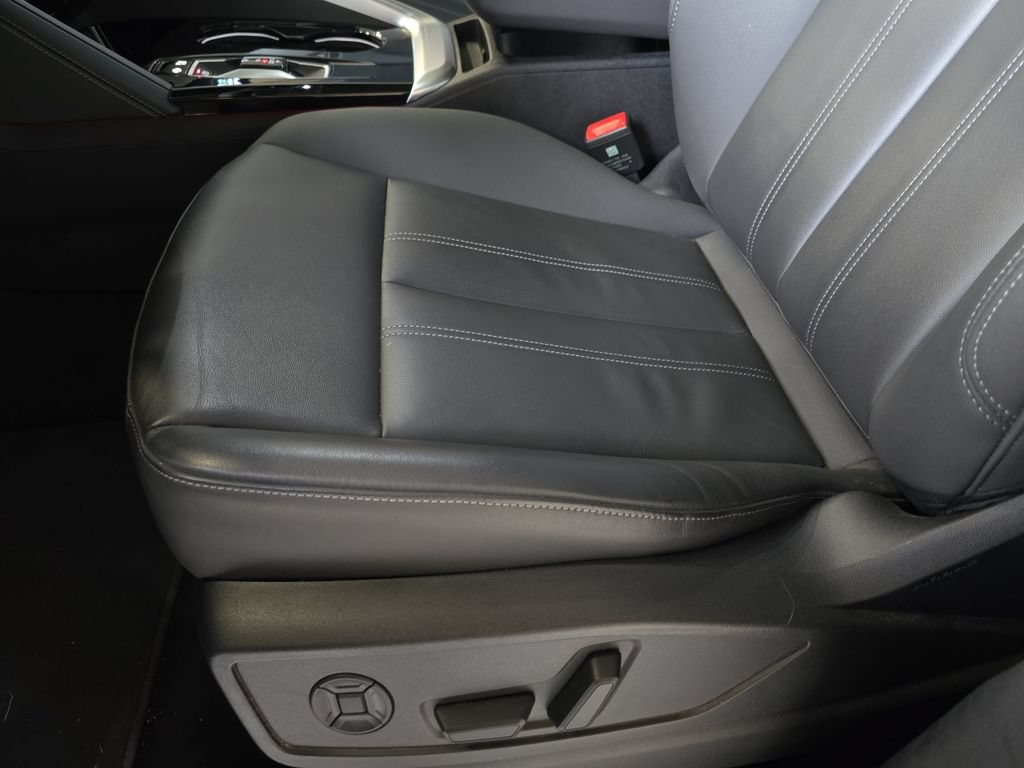 Used 2025 Audi Q5 Premium AWD/4WD image 30